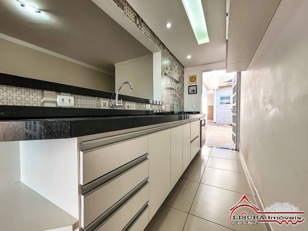 Casa à venda com 2 quartos, 90m² - Foto 1