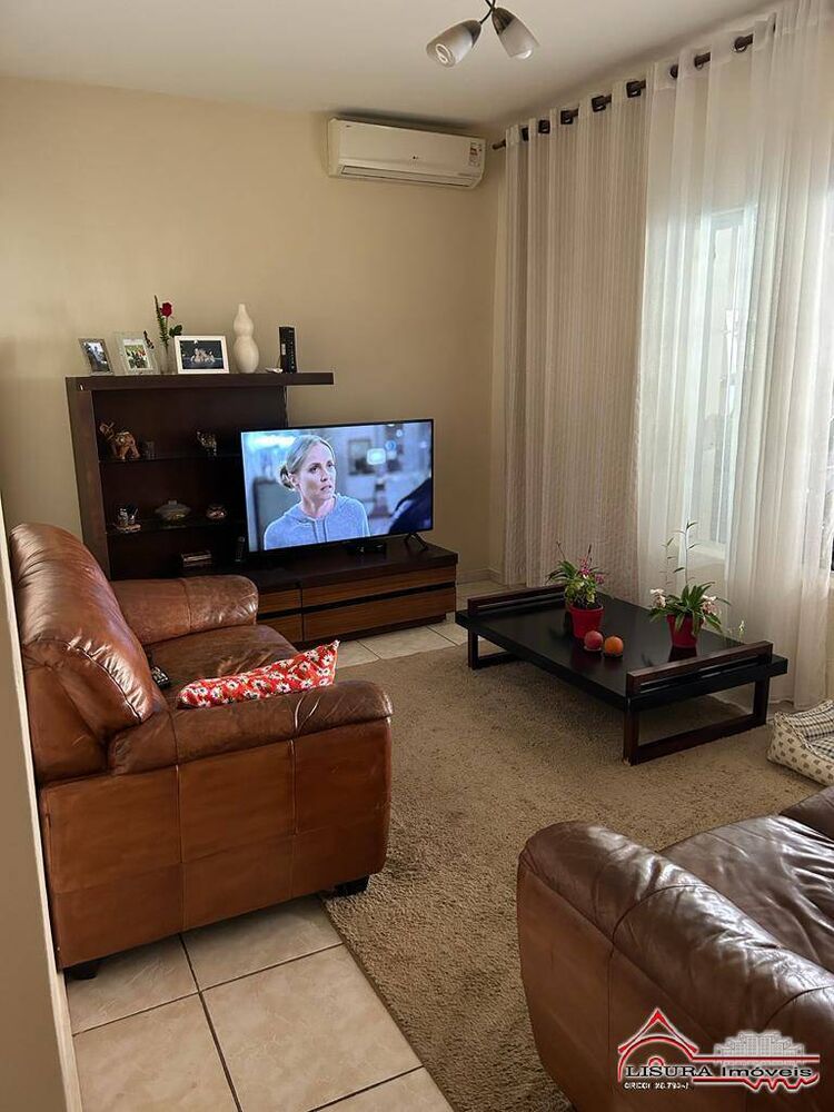 Casa à venda com 4 quartos, 250m² - Foto 3