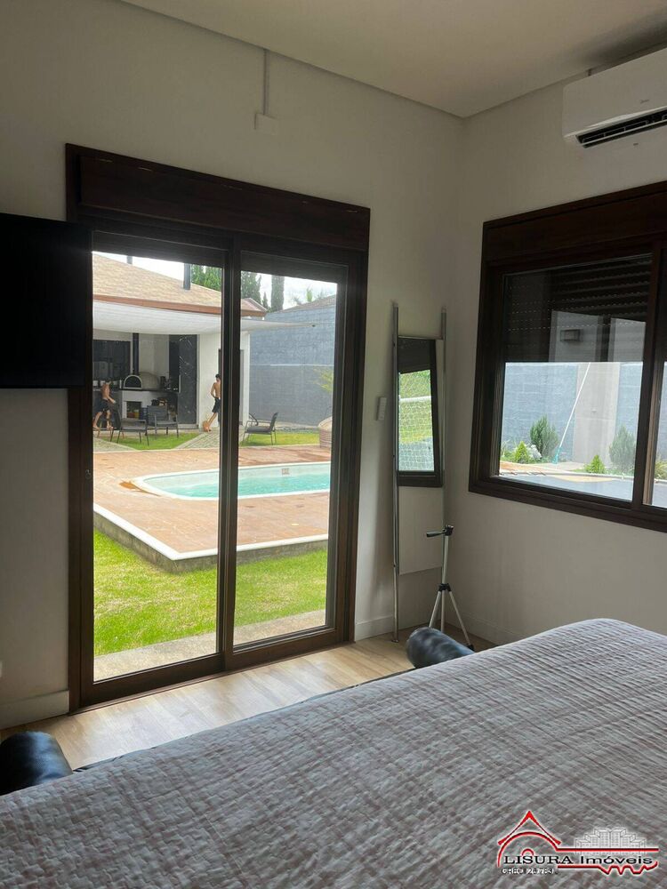 Casa de Condomínio para alugar com 3 quartos, 300m² - Foto 2