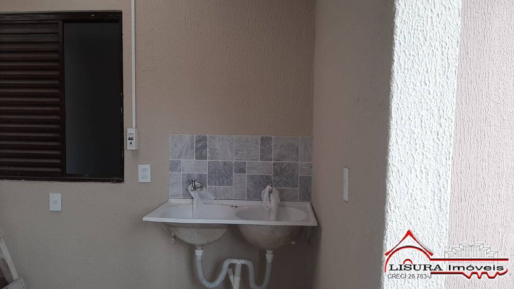 Casa à venda com 2 quartos, 80m² - Foto 2