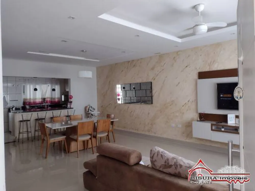 Casa, 4 quartos, 270 m² - Foto 1