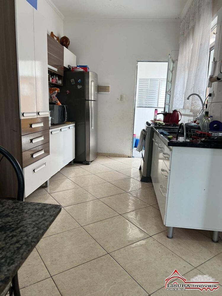 Casa à venda com 2 quartos, 80m² - Foto 2