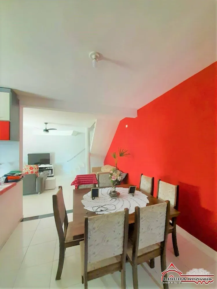 Casa, 3 quartos, 270 m² - Foto 1