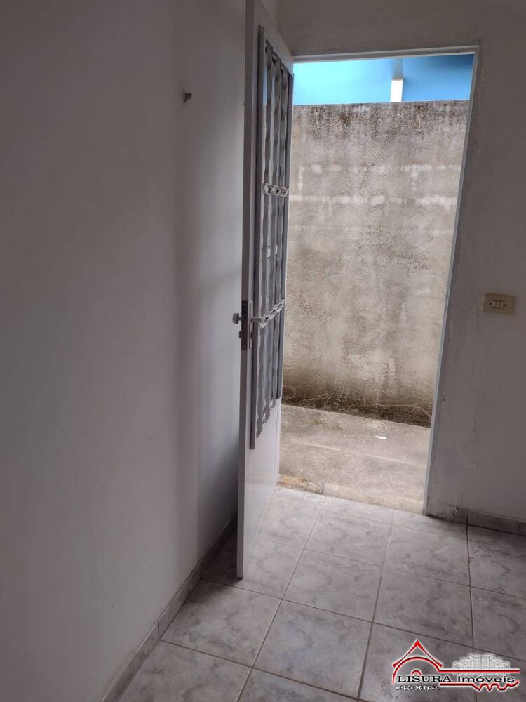 Casa à venda com 2 quartos, 70m² - Foto 1