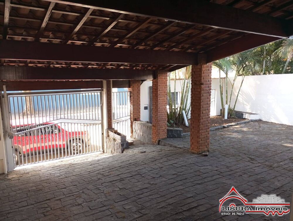 Casa à venda com 4 quartos, 220m² - Foto 1