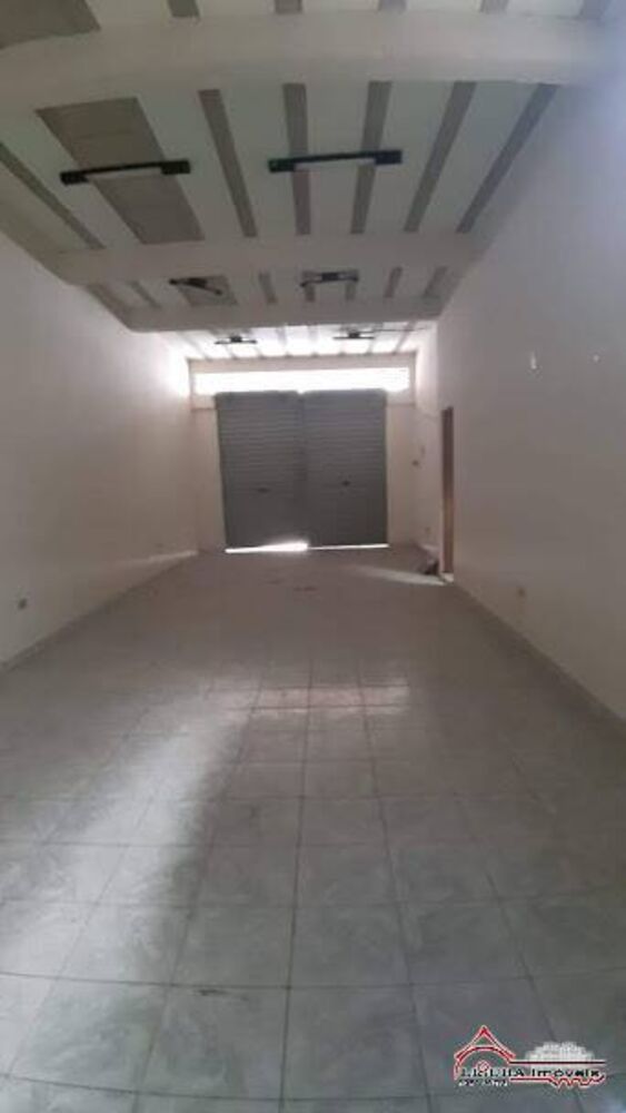Casa à venda com 2 quartos, 240m² - Foto 2