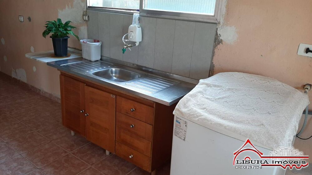 Casa à venda com 4 quartos, 220m² - Foto 1