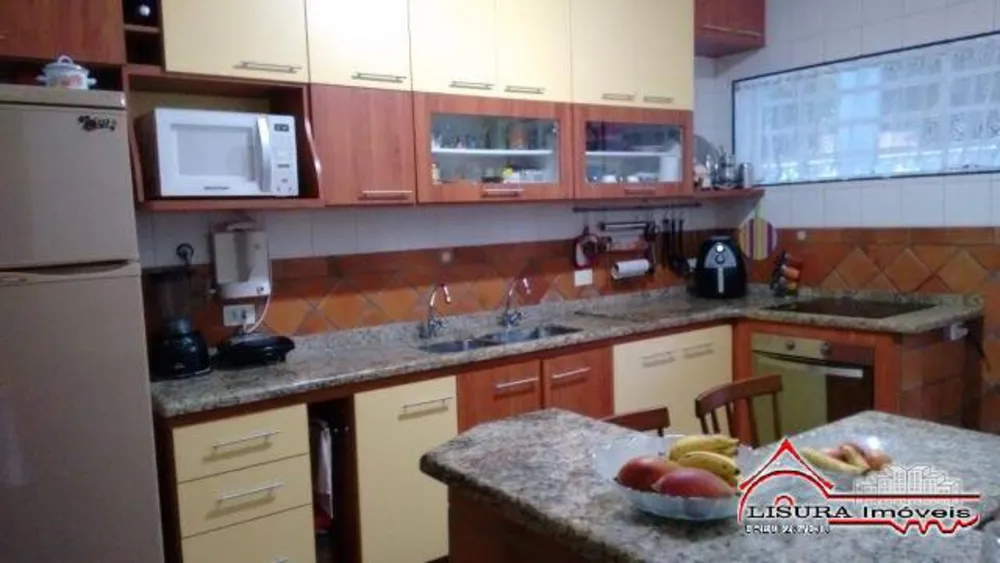 Casa, 3 quartos, 240 m² - Foto 1