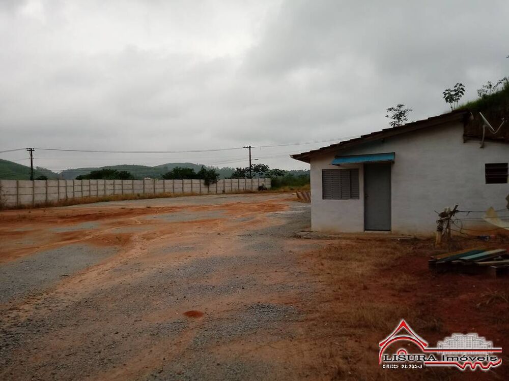 Casa para alugar com 2 quartos, 200m² - Foto 3