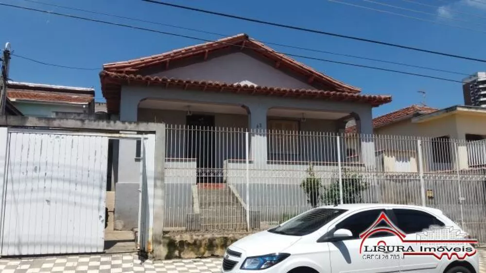 Casa à venda com 3 quartos, 194m² - Foto 1