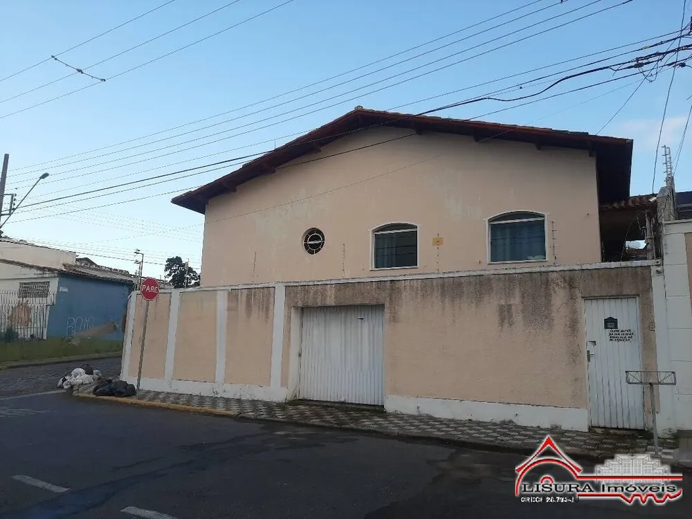 Casa, 3 quartos, 247 m² - Foto 1
