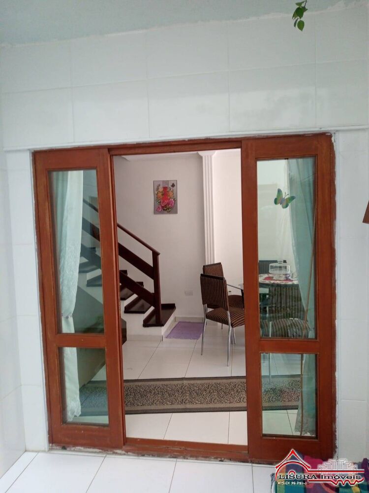 Casa, 3 quartos, 227 m² - Foto 1