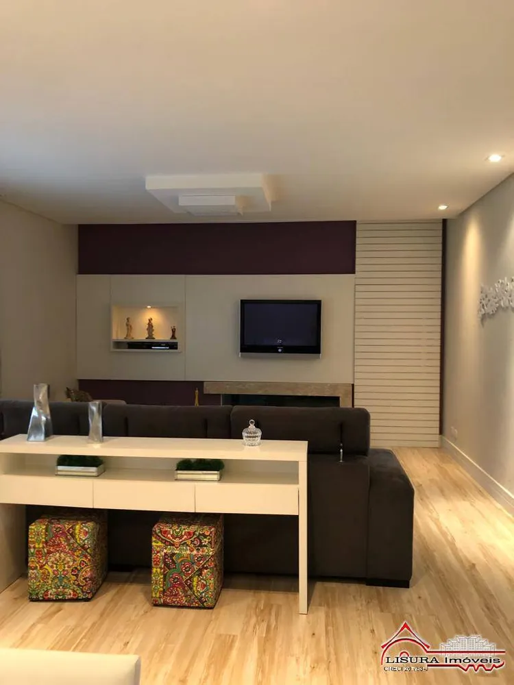 Casa, 5 quartos, 237 m² - Foto 1