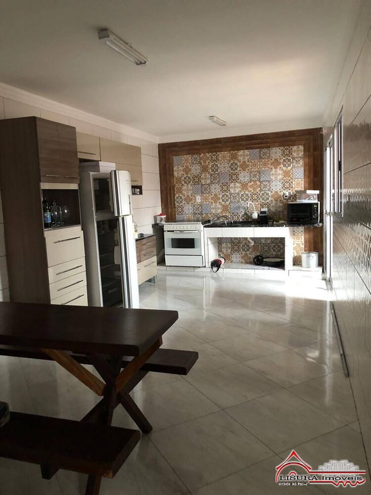 Casa à venda com 5 quartos, 177m² - Foto 2