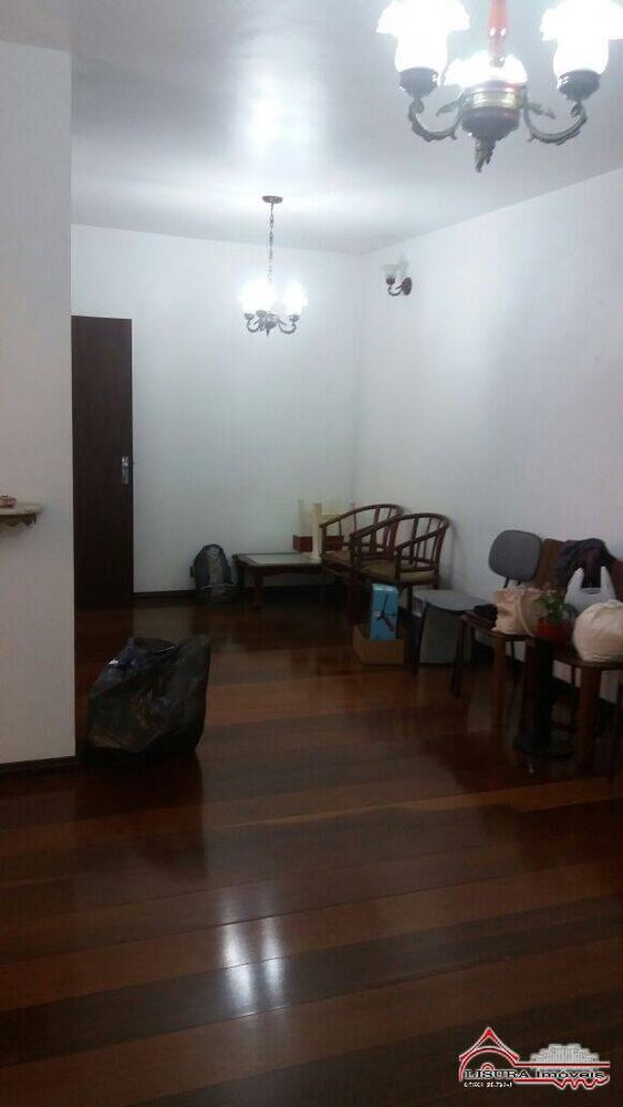 Casa à venda com 3 quartos, 192m² - Foto 1