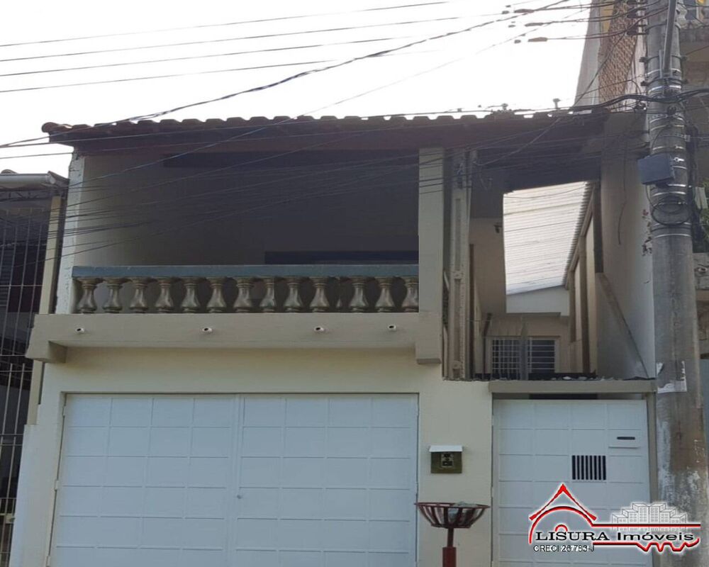 Casa à venda com 3 quartos, 209m² - Foto 1