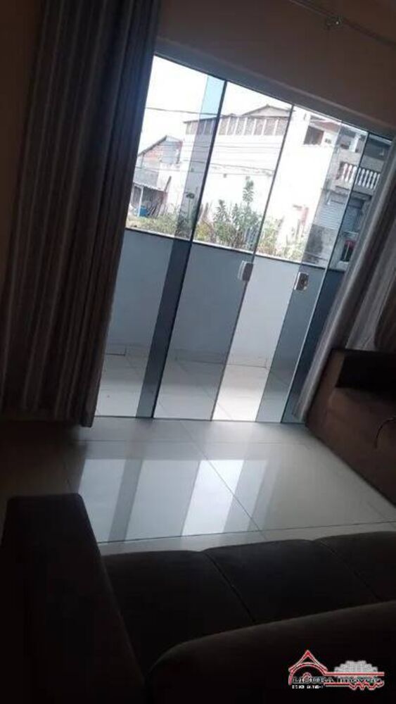 Casa à venda com 3 quartos, 150m² - Foto 2