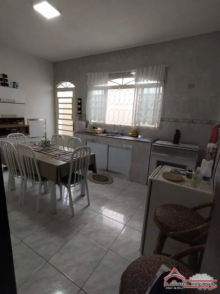 Casa, 4 quartos, 243 m² - Foto 1