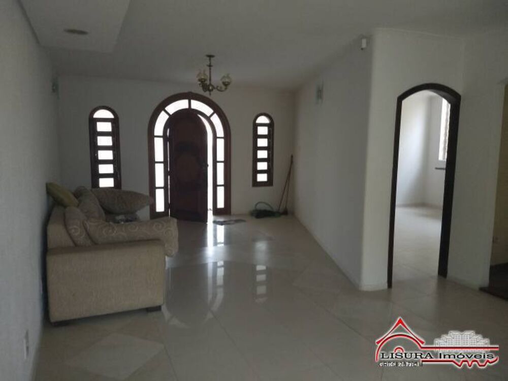 Casa à venda com 4 quartos, 250m² - Foto 1