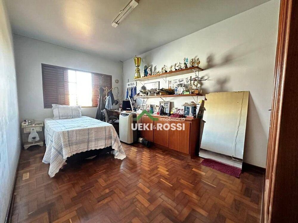 Casa, 4 quartos, 225 m² - Foto 2