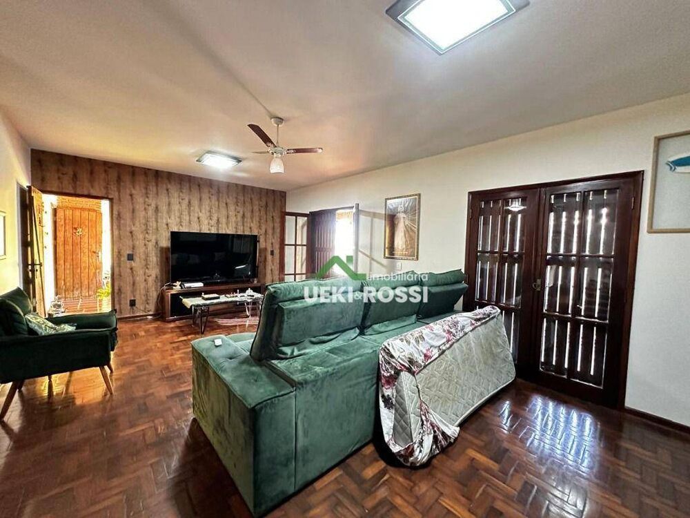 Casa, 4 quartos, 225 m² - Foto 1