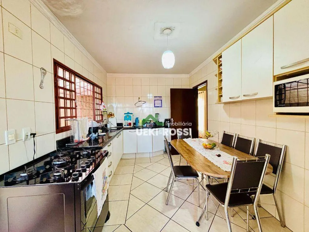 Casa, 3 quartos, 193 m² - Foto 3