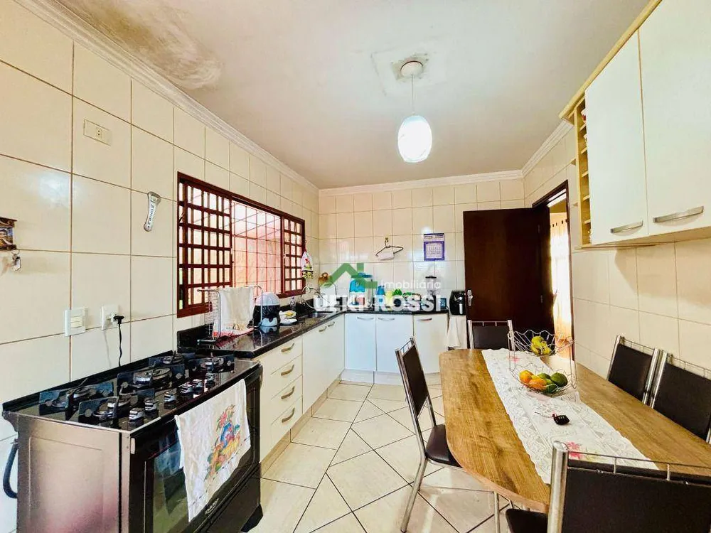 Casa, 3 quartos, 193 m² - Foto 2