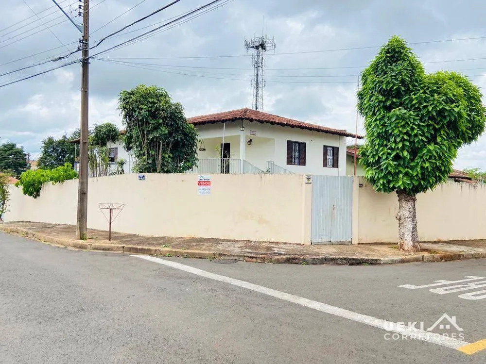 Casa, 5 quartos, 250 m² - Foto 1