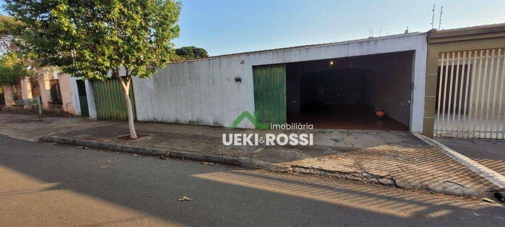 Casa à venda com 4 quartos, 130m² - Foto 2