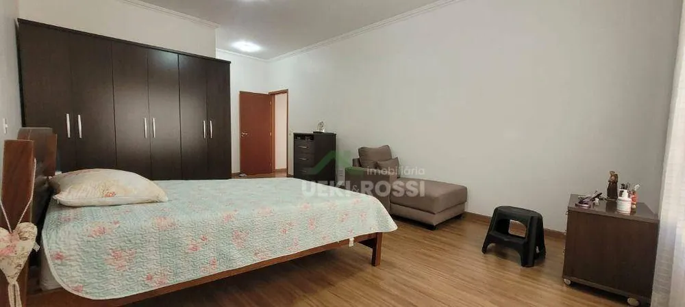 Casa, 3 quartos, 251 m² - Foto 1