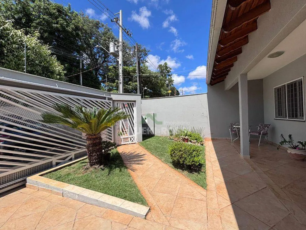 Casa, 4 quartos, 229 m² - Foto 2