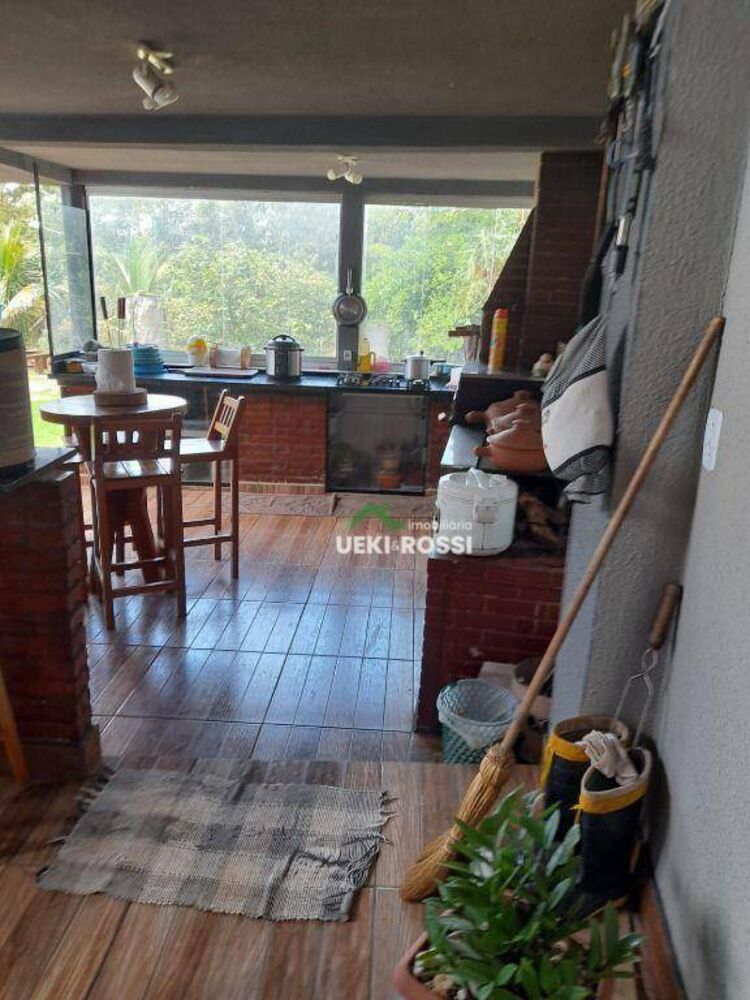 Chácara à venda com 6 quartos, 370m² - Foto 1