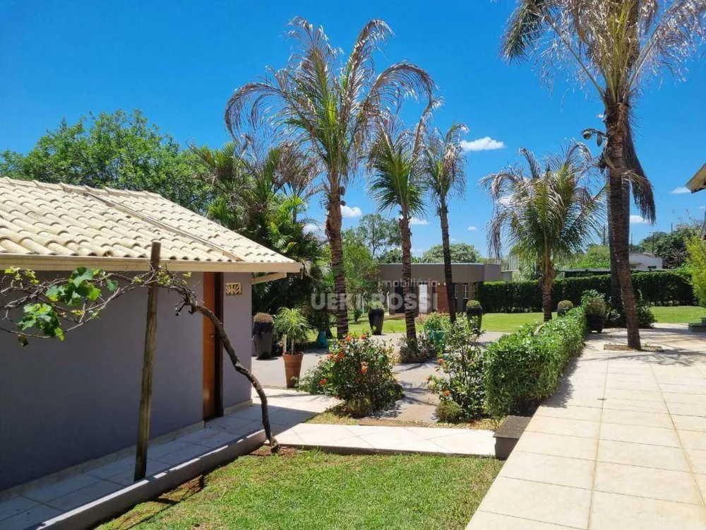 Chácara, 3 quartos, 3040 m² - Foto 1