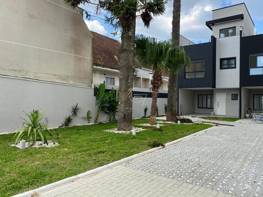 Casa à venda com 4 quartos, 136m² - Foto 2