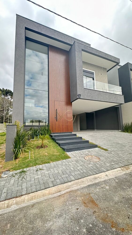 Sobrado à venda com 3 quartos, 252m² - Foto 1
