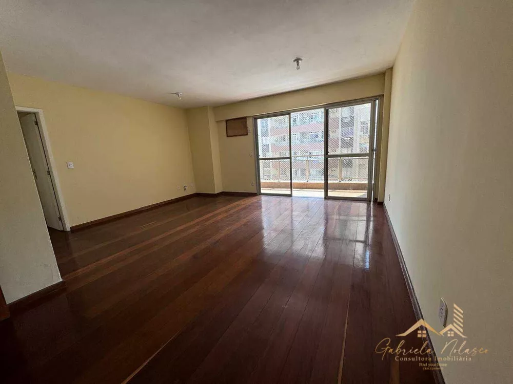 Apartamento à venda com 3 quartos, 130m² - Foto 2