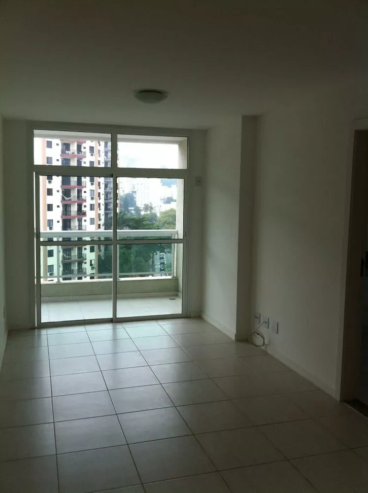 Apartamento à venda com 2 quartos, 68m² - Foto 3