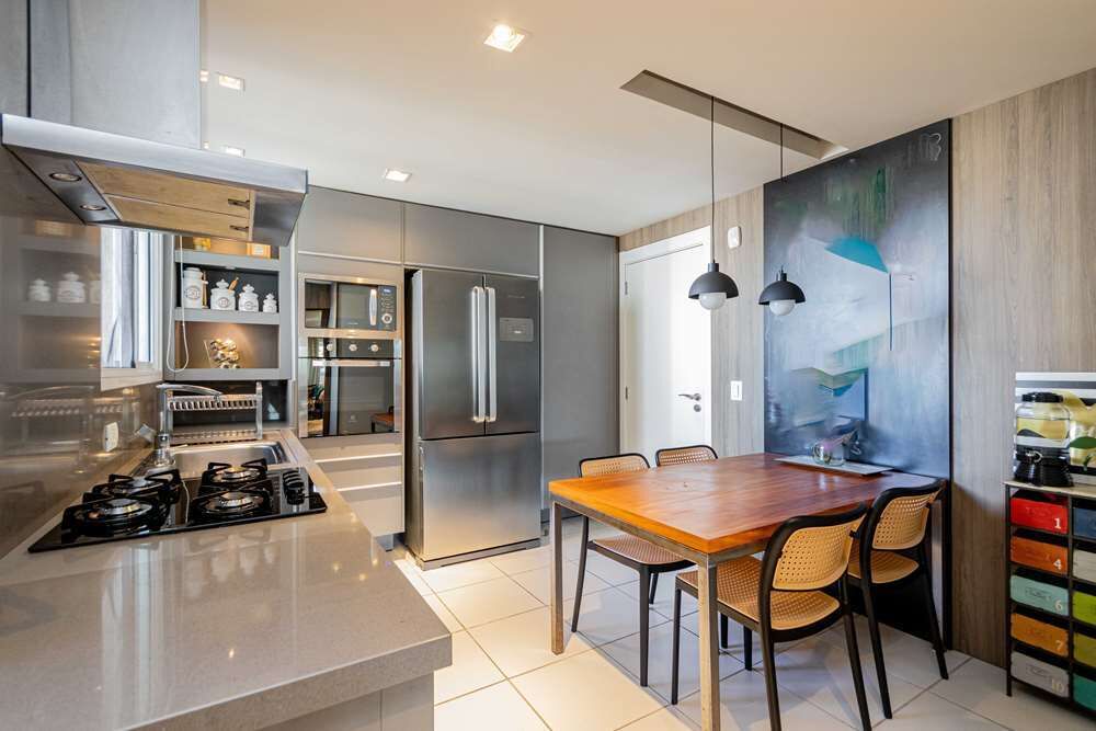 Apartamento à venda com 3 quartos, 199m² - Foto 2