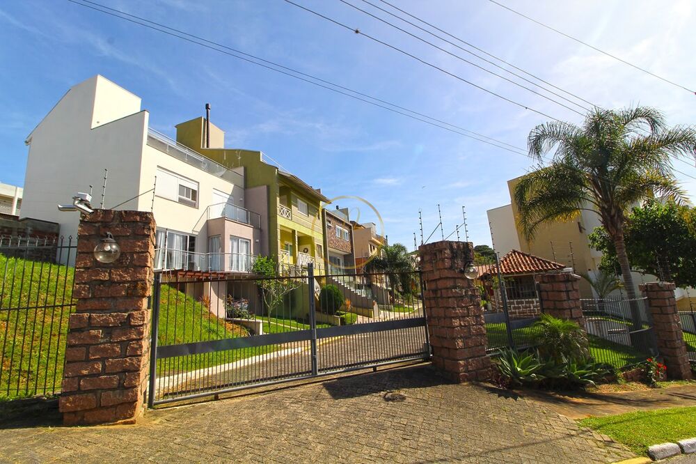 Casa à venda com 3 quartos, 240m² - Foto 1