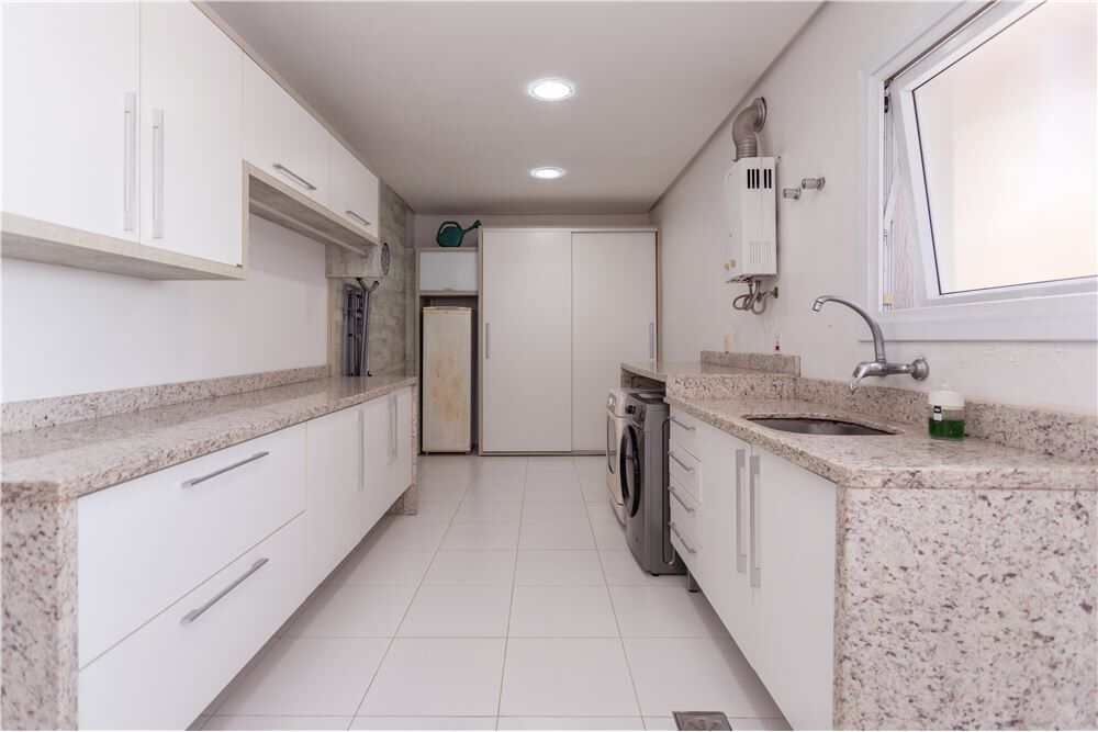Casa à venda com 5 quartos, 550m² - Foto 4