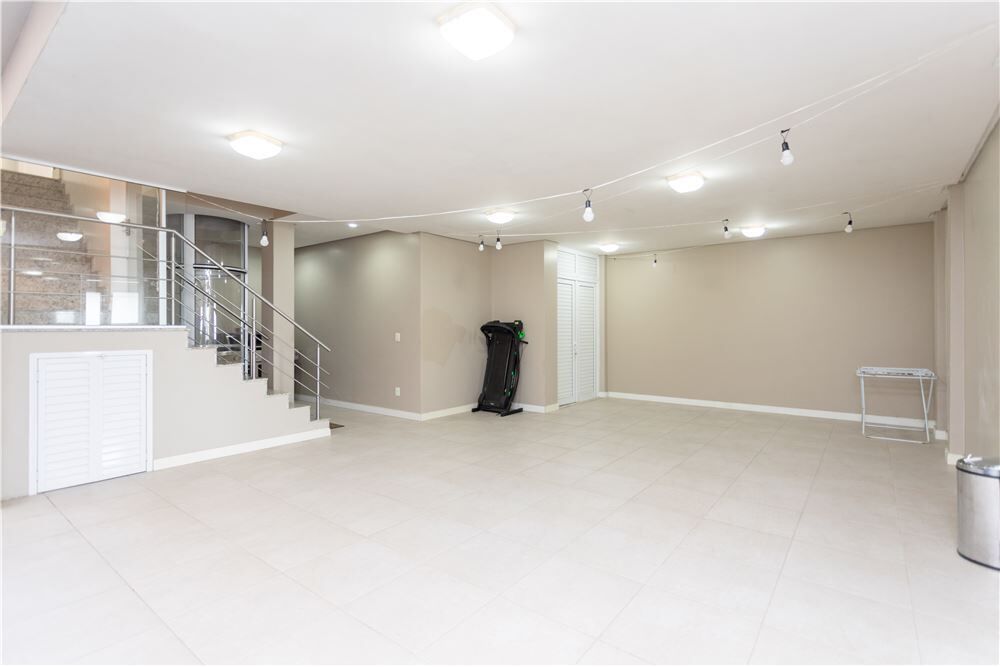 Casa à venda com 5 quartos, 550m² - Foto 3