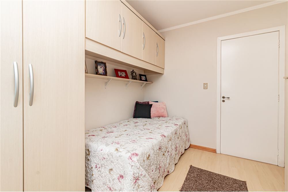 Apartamento à venda com 2 quartos, 70m² - Foto 2