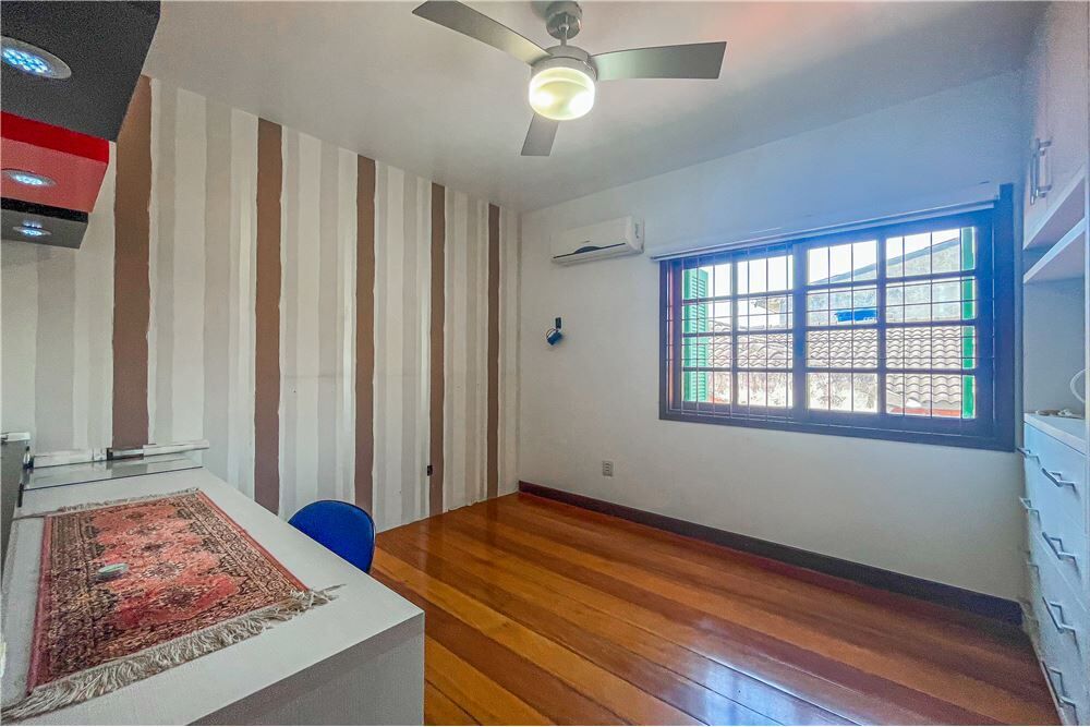 Casa, 3 quartos, 224 m² - Foto 2