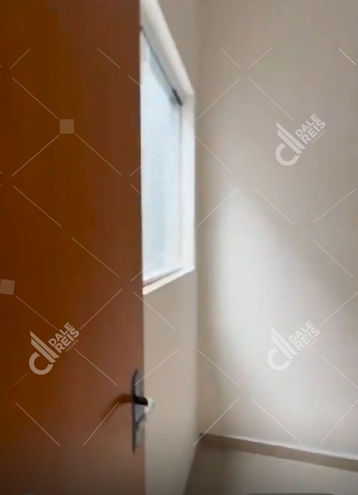Casa à venda com 2 quartos, 52m² - Foto 2