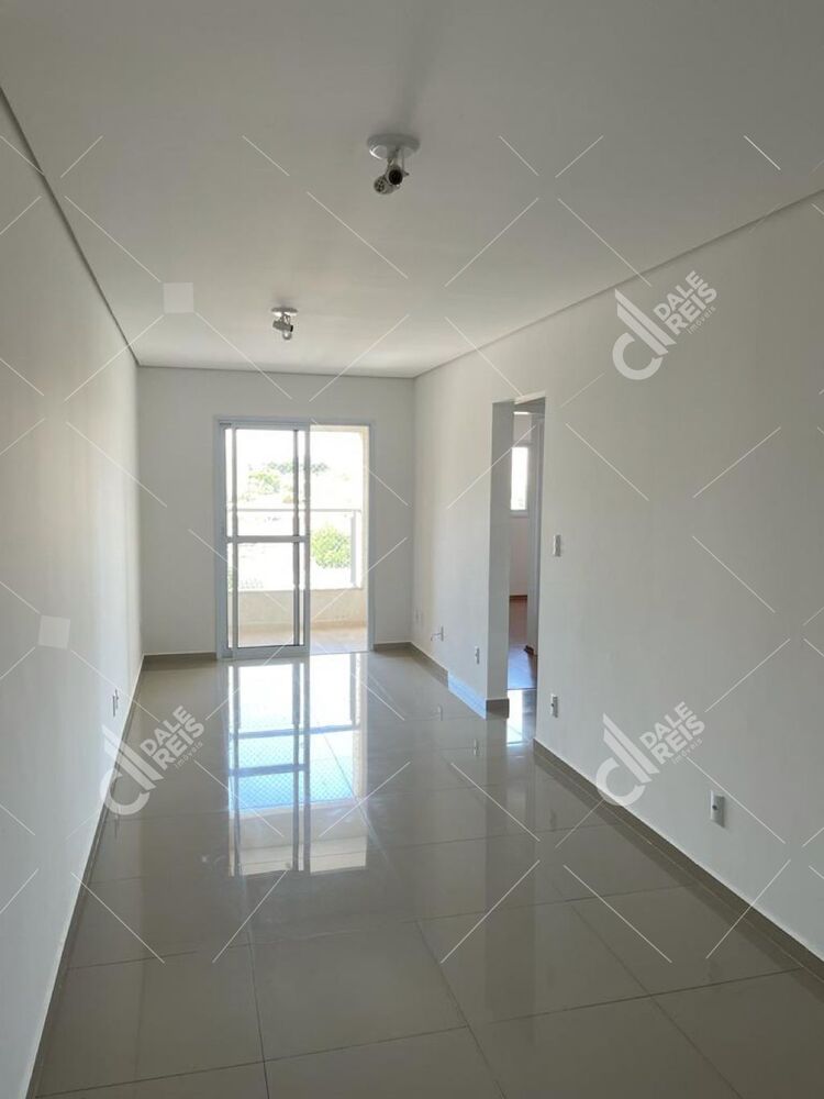 Apartamento à venda com 2 quartos, 64m² - Foto 2
