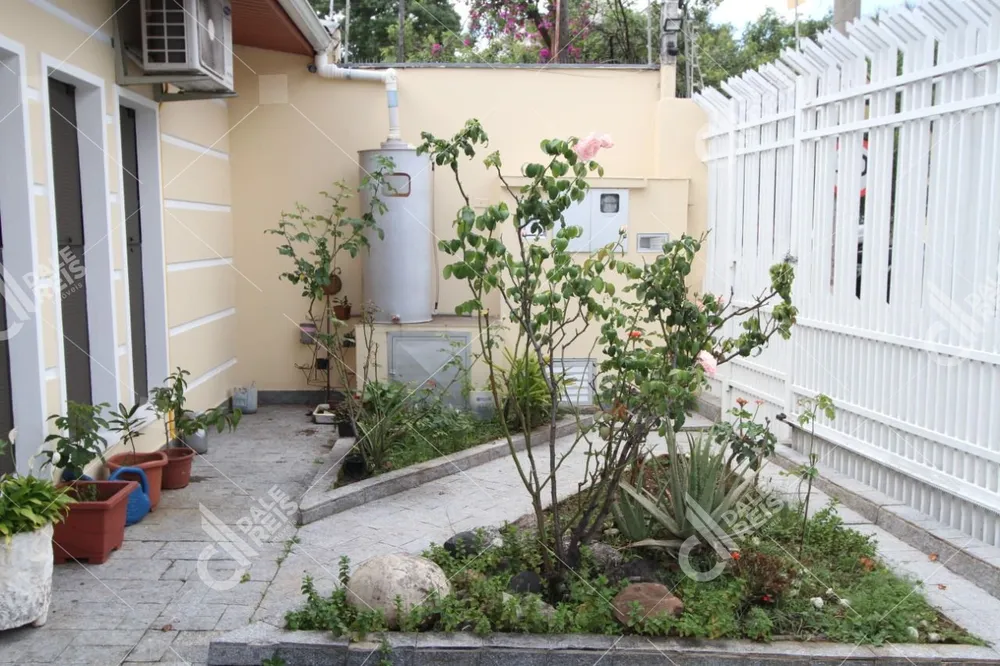 Casa, 3 quartos, 215 m² - Foto 1