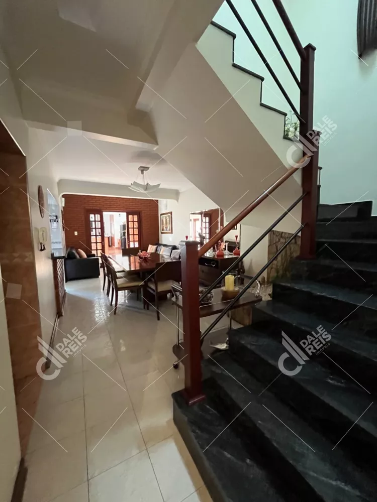 Casa à venda com 4 quartos, 316m² - Foto 3