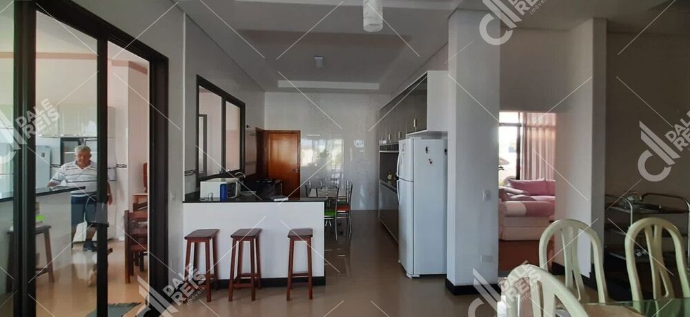 Casa, 4 quartos, 327 m² - Foto 1