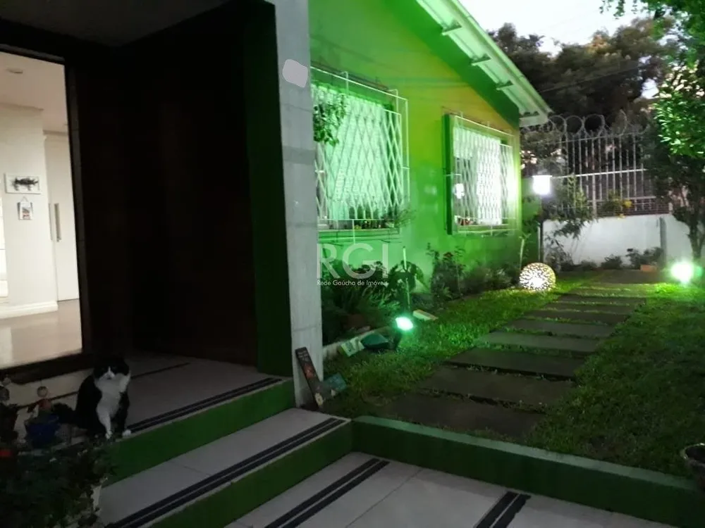 Casa, 3 quartos, 234 m² - Foto 1