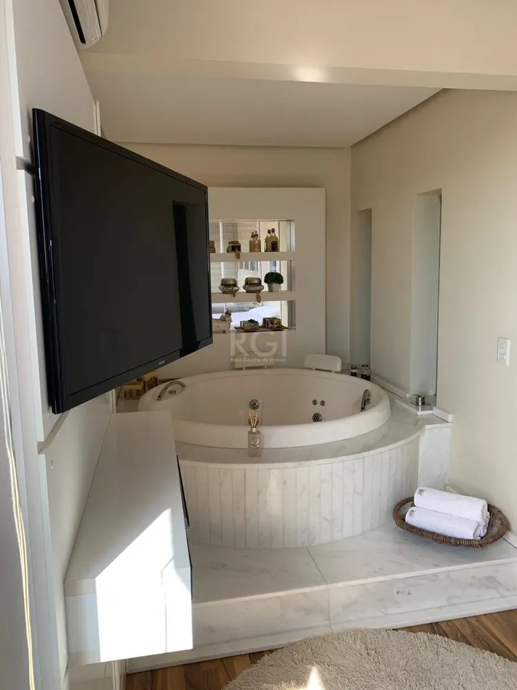 Cobertura, 3 quartos, 258 m² - Foto 2